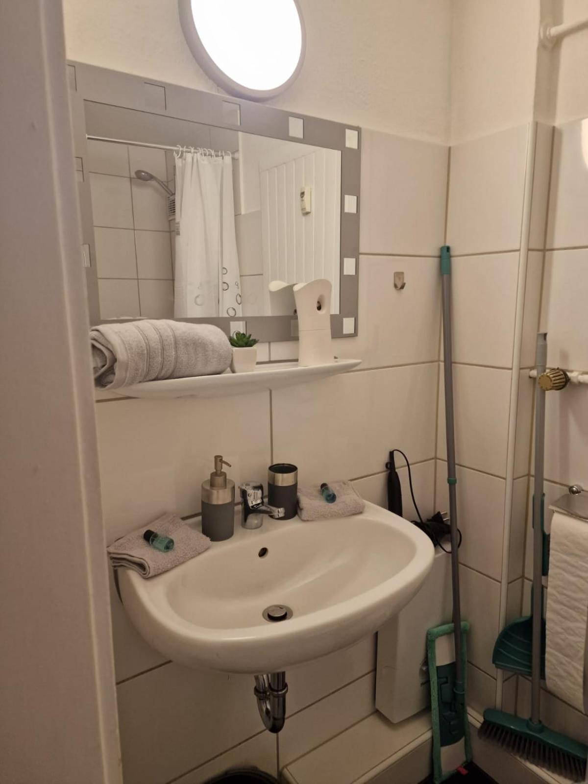 M&Bluxux Apartaments Krefeld Esterno foto