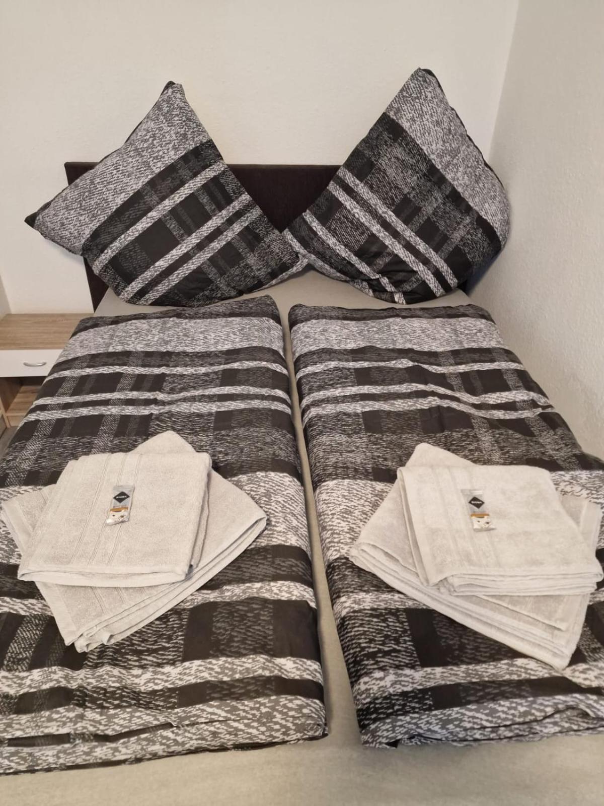 M&Bluxux Apartaments Krefeld Esterno foto