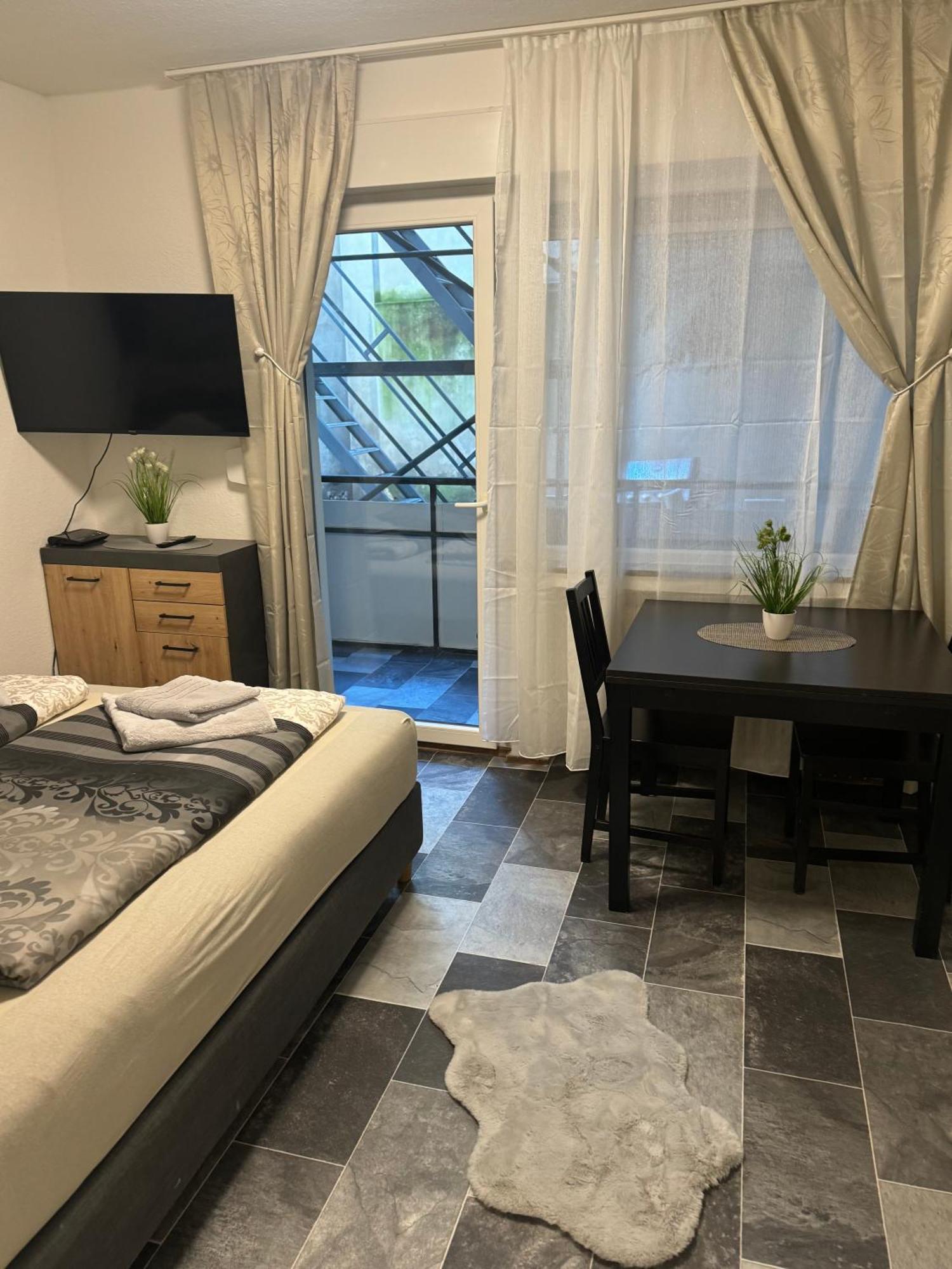 M&Bluxux Apartaments Krefeld Esterno foto